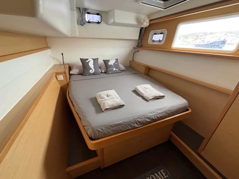 Bootverhuur Lagoon Lagoon 450 in Santa Eulària des Riu via SamBoat