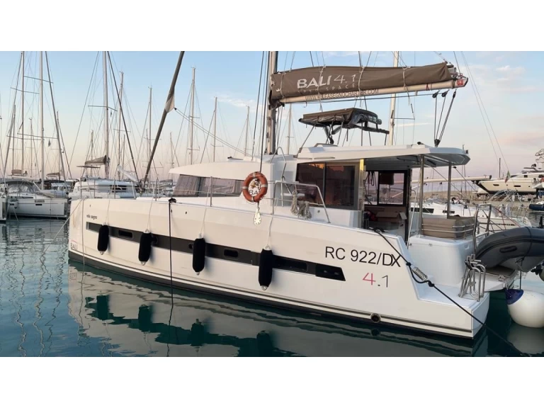 Catamaran te huur in Capo d'Orlando voor de beste prijs