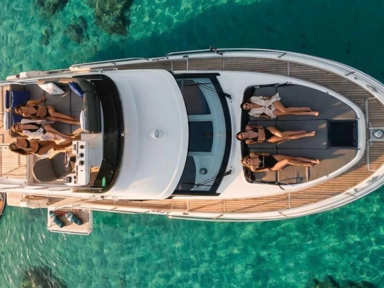 Huur een Bénéteau Antares 12 in Portisco