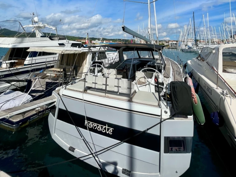 Huur een Bénéteau Oceanis Yacht 62 in Castiglioncello