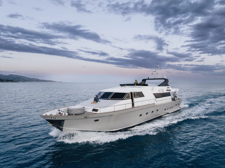 Huur een Canados Canados 90' in Monaco-Ville