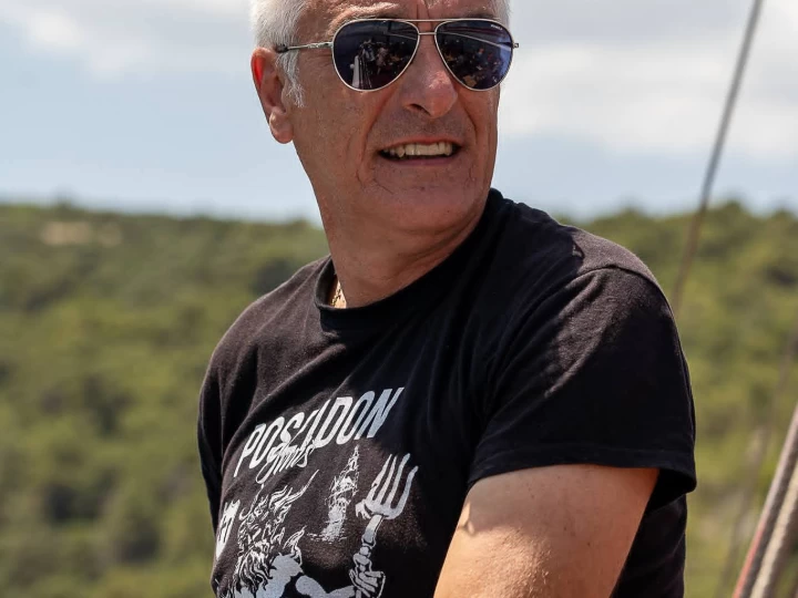 Verhuur Motorboot Wooden boat met vaarbewijs