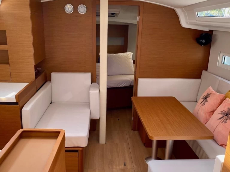 Jeanneau Sun Odyssey 410 (2023) te huur van particulier of professional in Lefkáda