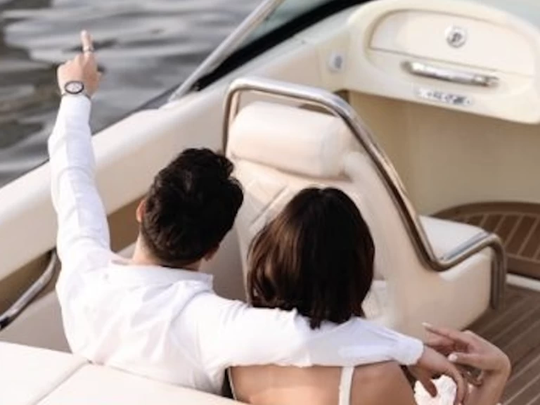 Huur Motorboot met of zonder schipper Chris Craft in Bang Kho laen