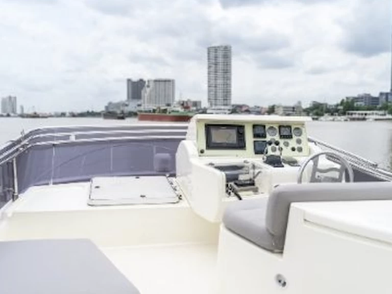Huur Motorboot met of zonder schipper Ferretti in Bang Kho Laem
