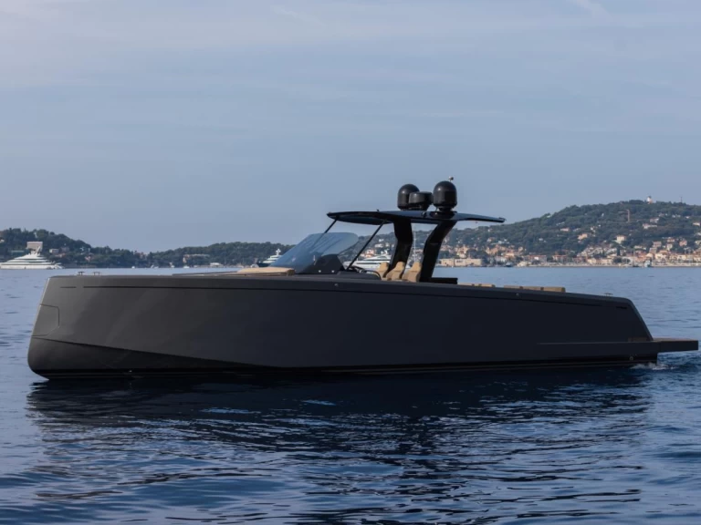 Verhuur Motorboot Pardo Yachts met vaarbewijs