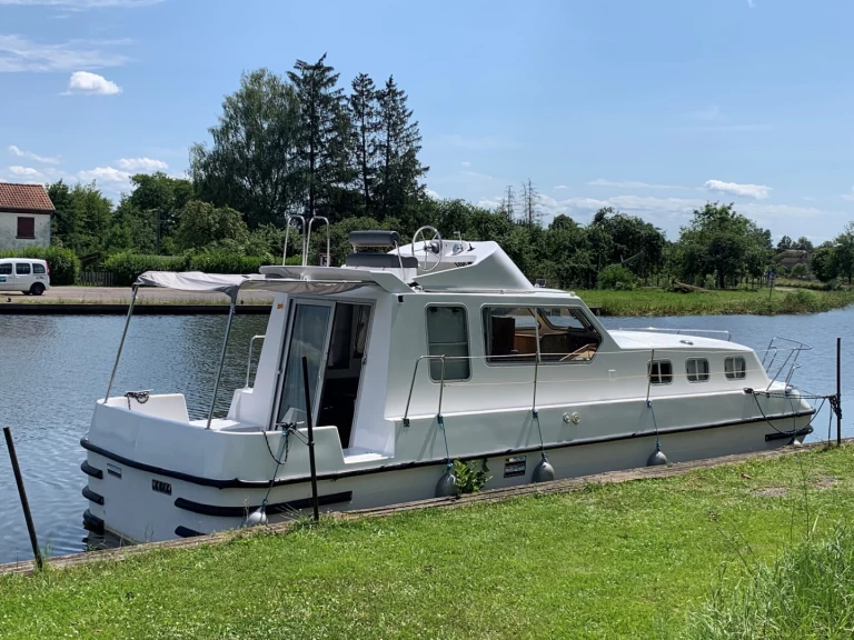 Huur een Triton Triton 1050 Fly in Mittersheim