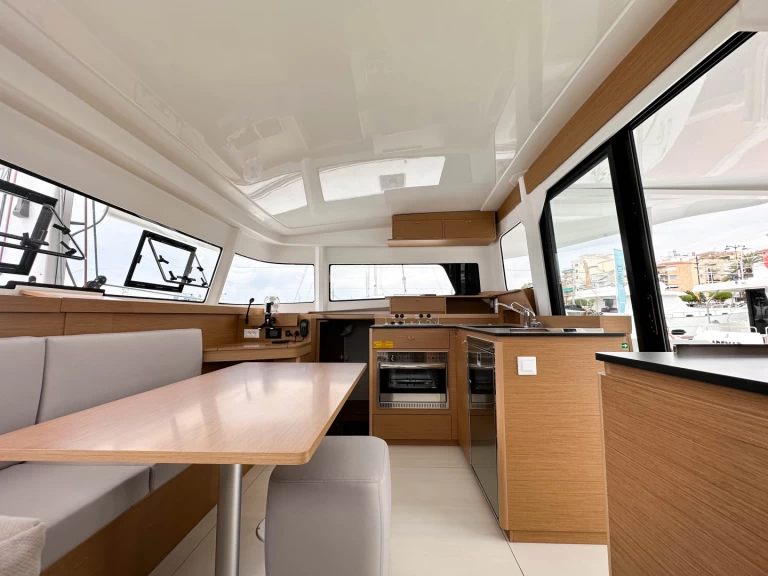 Verhuur Catamaran Excess met vaarbewijs