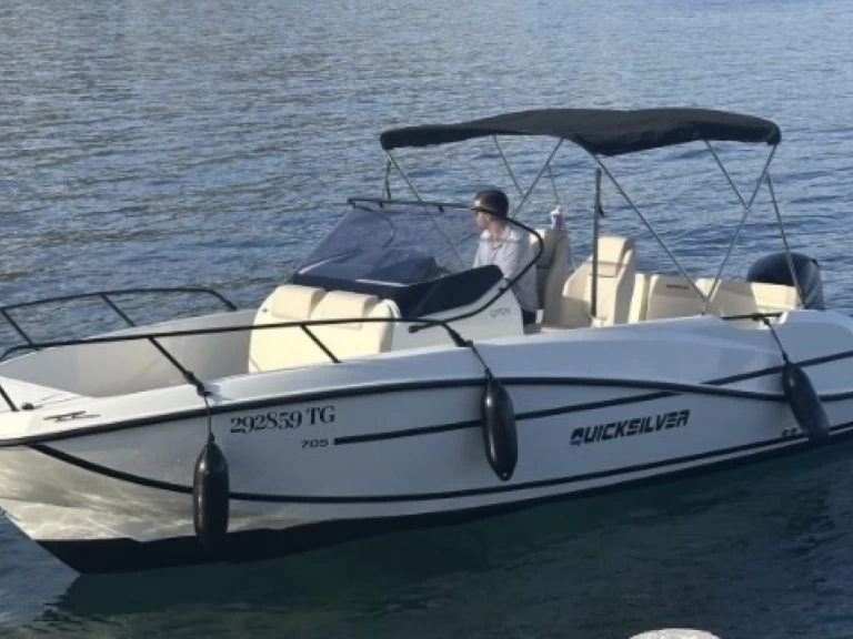 Motorboot te huur in Seget Vranjica voor de beste prijs