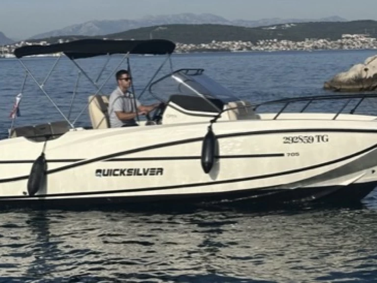 Quicksilver 705 Open te huur van particulier of professional in Seget Vranjica