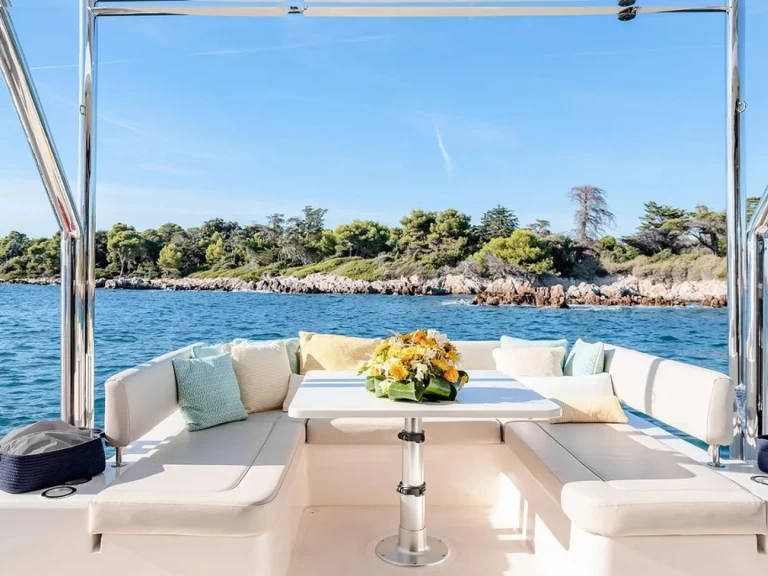 Bootverhuur Nassau goedkoop Aquila 44