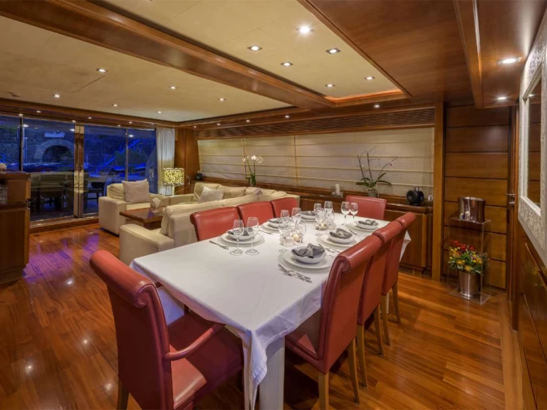 Bootverhuur Napels goedkoop Anne Marie