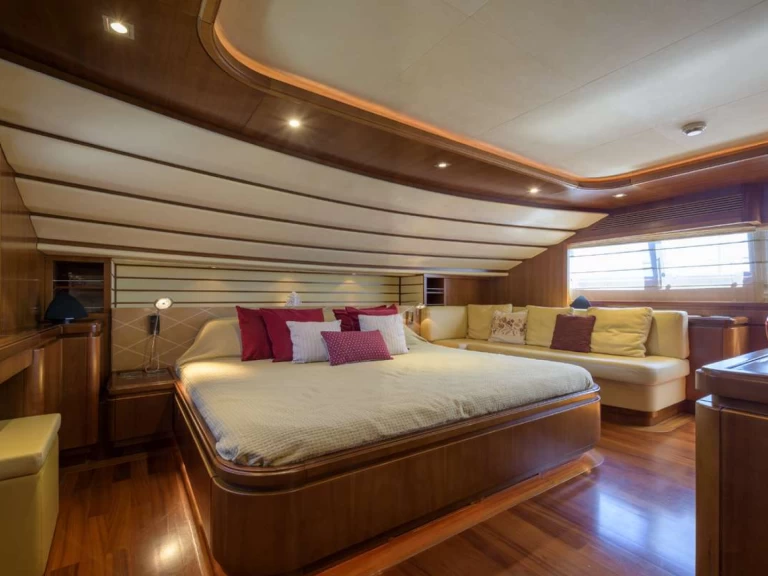 Bootverhuur Custom Line Anne Marie in Napels via SamBoat