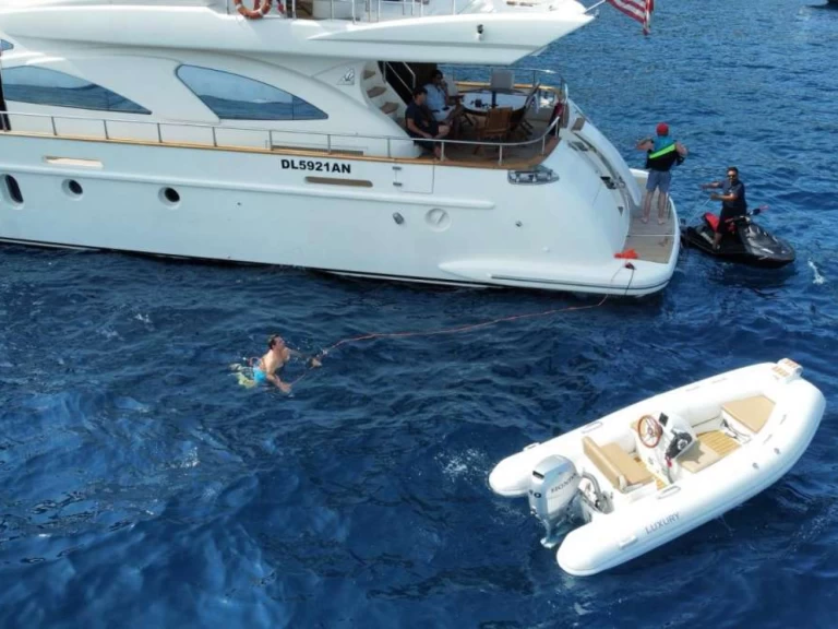 Huur een Azimut MINERVA in Napels