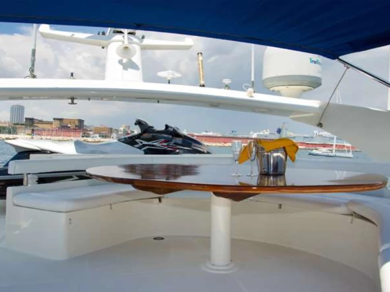 Huur een Ferretti PAMPERO in Napels