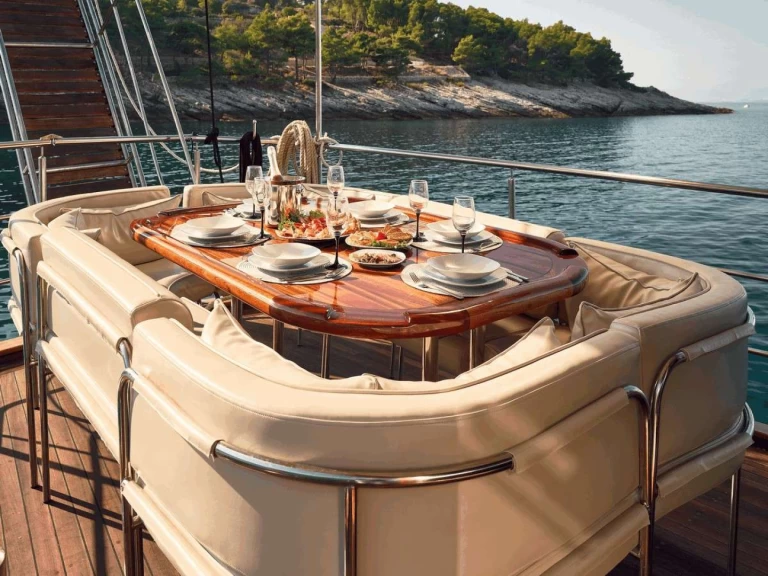 Huur een  Custom Built Aluminum Cutter TREBENNA in Kroatië
