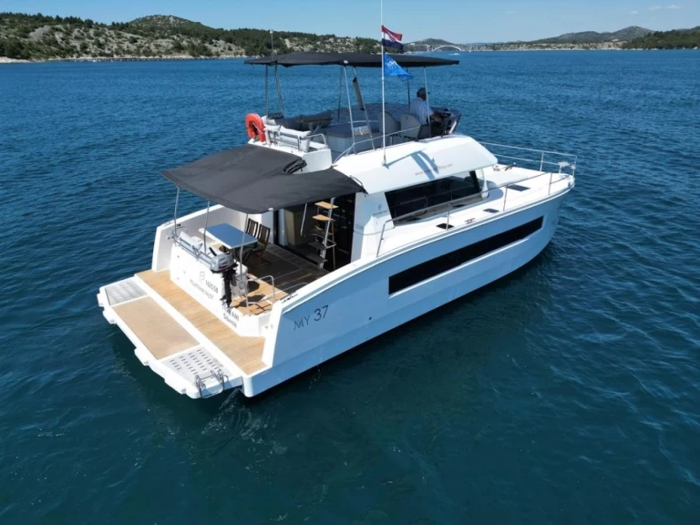 Huur een Fountaine Pajot Fountaine Pajot MY 37 in Saint-Raphaël