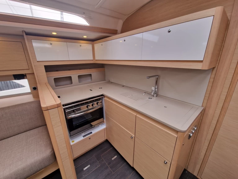 Huur een Dufour Dufour 470 in Port-Camargue