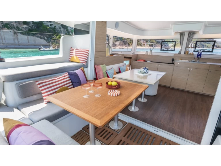 Huur een Lagoon Lagoon 38 in Furnari