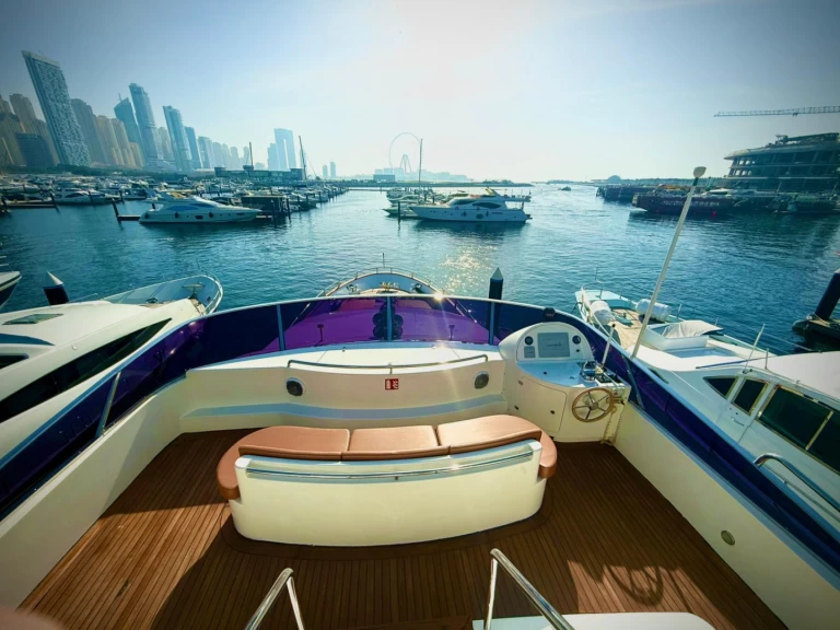 Huur Jacht met of zonder schipper Benetti in Dubai Marina