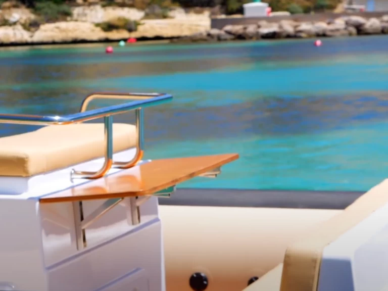 Bootverhuur Puerto Portals goedkoop DR 760 FAMILY