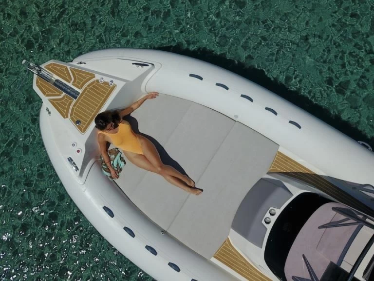 RIB te huur in Marine de Sant'Ambrogio voor de beste prijs