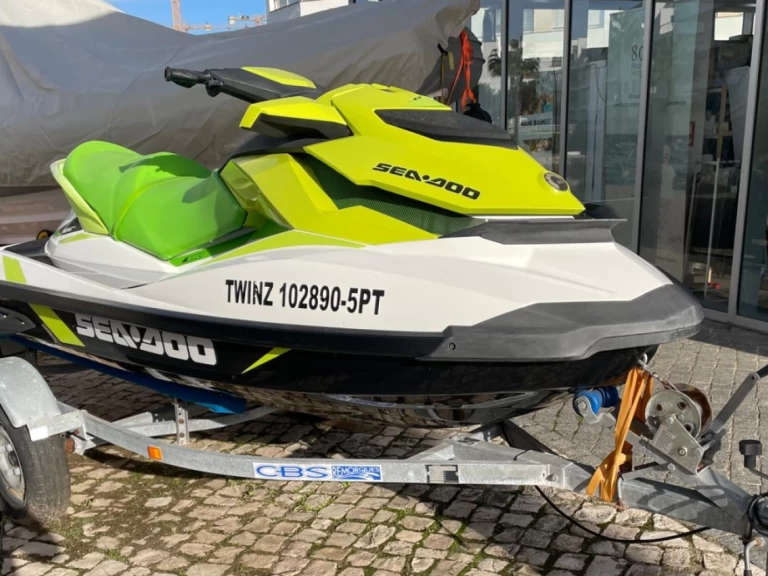 Huur Jet Ski met of zonder schipper Sea-Doo in Lagos