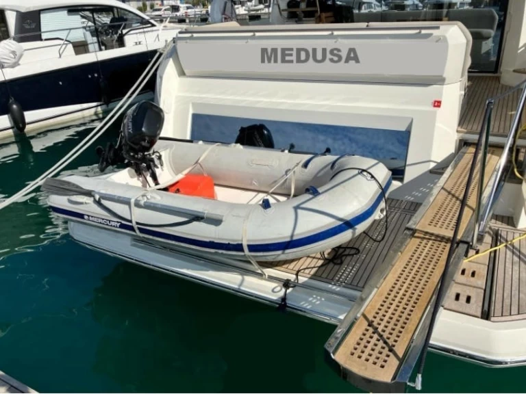 Huur een Jeanneau Prestige 520 Flybridge - 3 + 1 cab. in Split