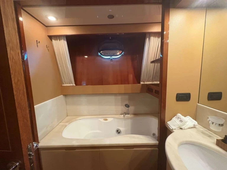 Bootverhuur Sanlorenzo San Lorenzo SL 82 in Álimos via SamBoat