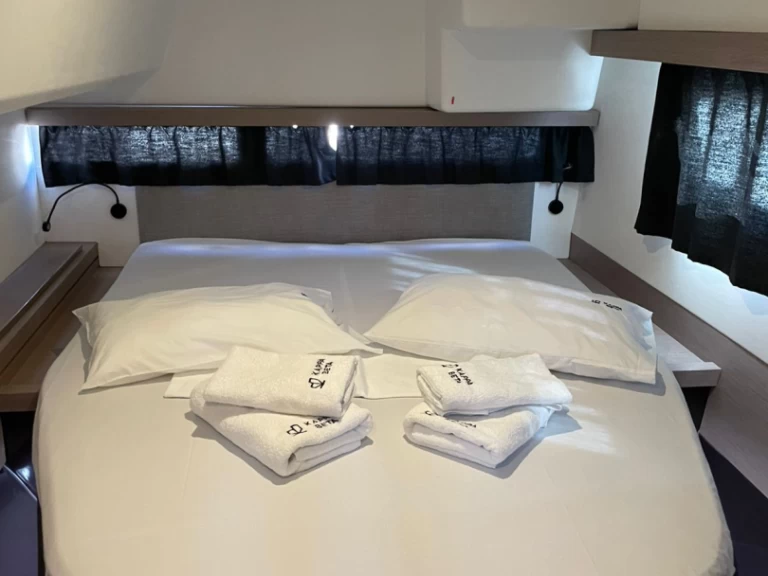 Verhuur Catamaran Fountaine Pajot met vaarbewijs