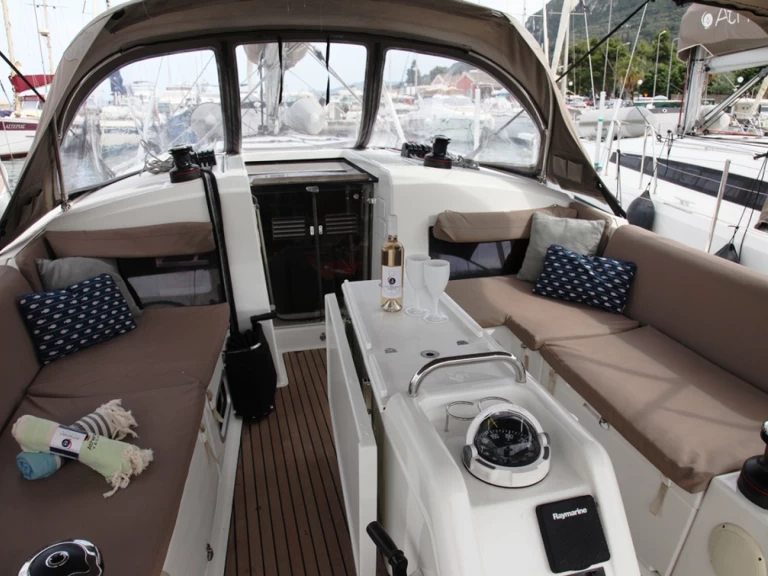 Huur een Jeanneau Sun Odyssey 440 in Benítses