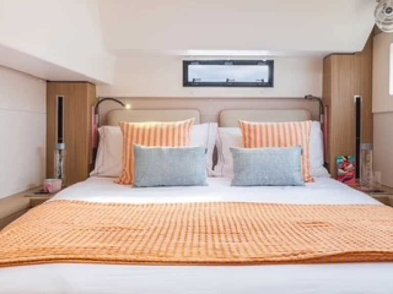 Huur Catamaran met of zonder schipper Lagoon in Nisida