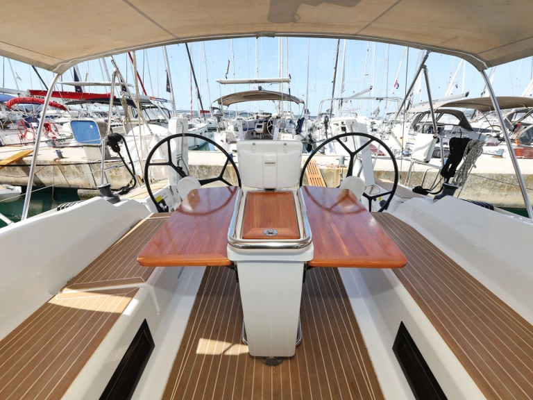 Bootverhuur Biograd na Moru goedkoop Hanse 388