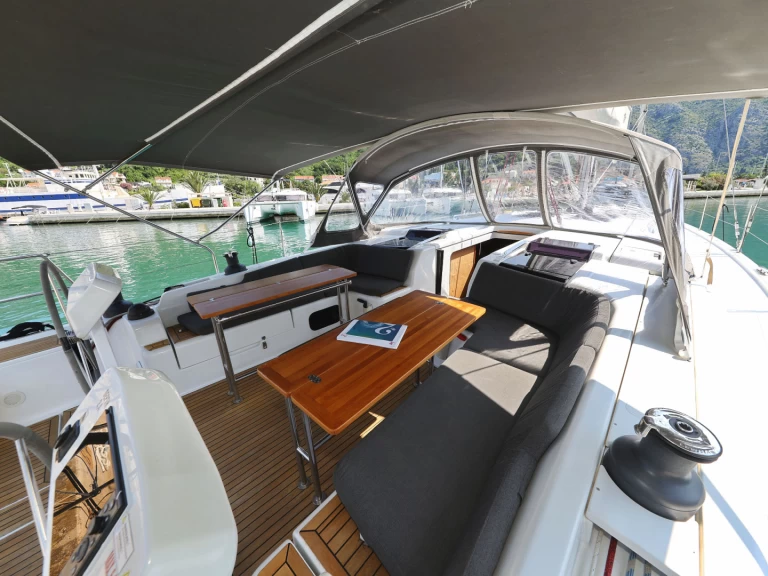 Huur een Hanse Hanse 508 in Komolac