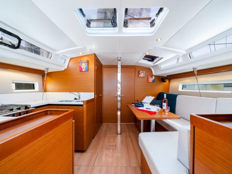 Bootverhuur Jeanneau Sun Odyssey 440 in Lávrio via SamBoat