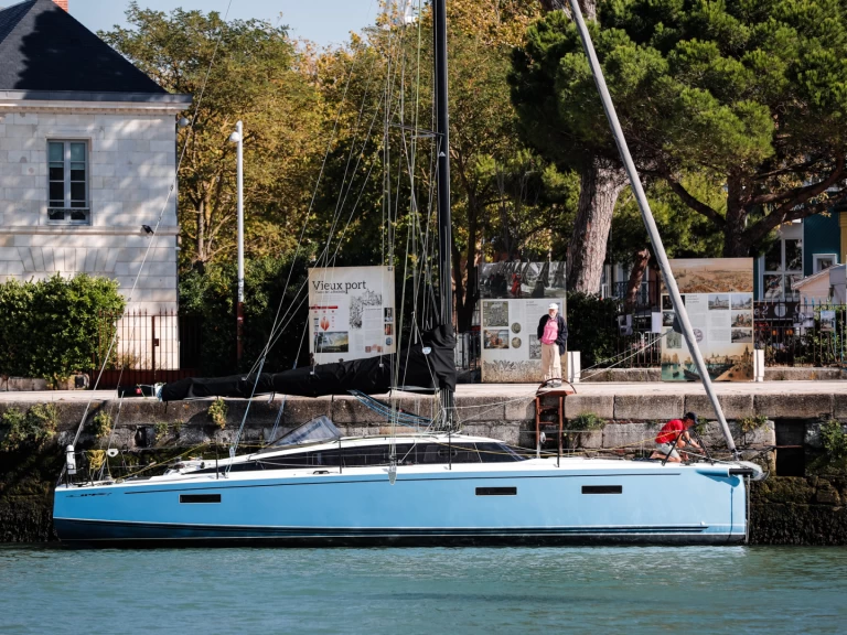 Bootverhuur Jpk JPK 39 FC in La Rochelle via SamBoat
