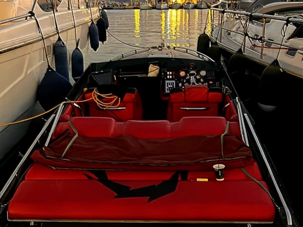 Motorboot te huur in Glyfáda voor de beste prijs