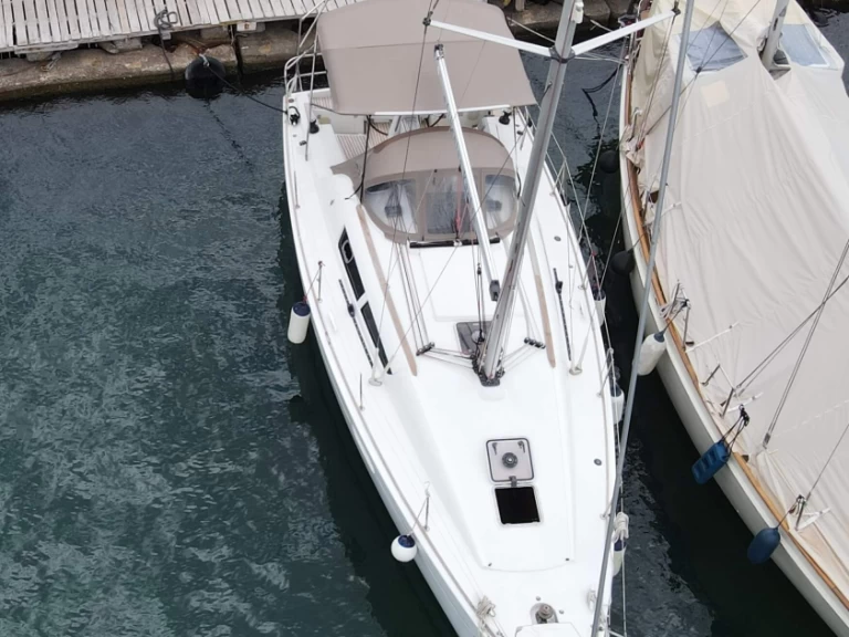 Huur een Jeanneau Sun Odyssey 36i in Lávrio