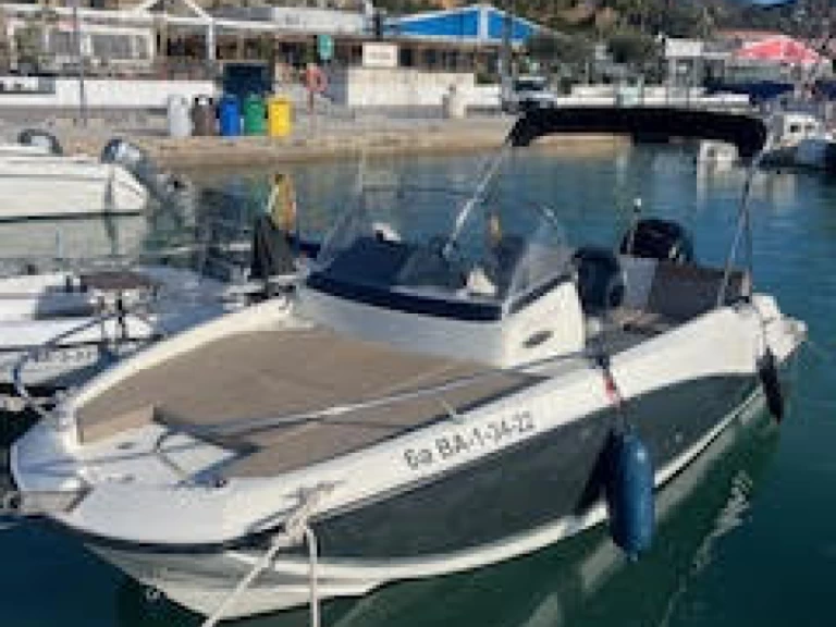 Bootverhuur Quicksilver Activ 605 Sundeck in Castelldefels via SamBoat