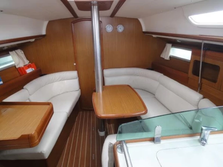 Verhuur Zeilboot in Lávrio - Jeanneau Sun Odyssey 36i
