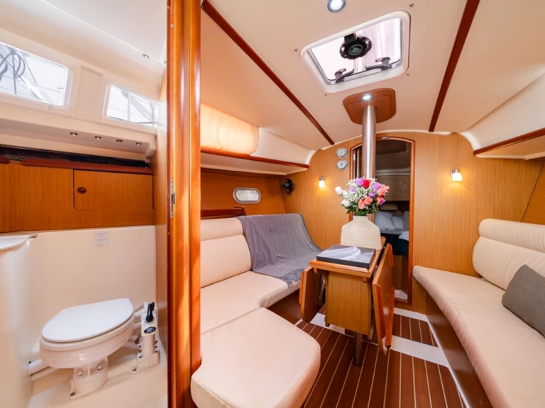 Jeanneau Sun Odyssey 32i te huur van particulier of professional in Lávrio