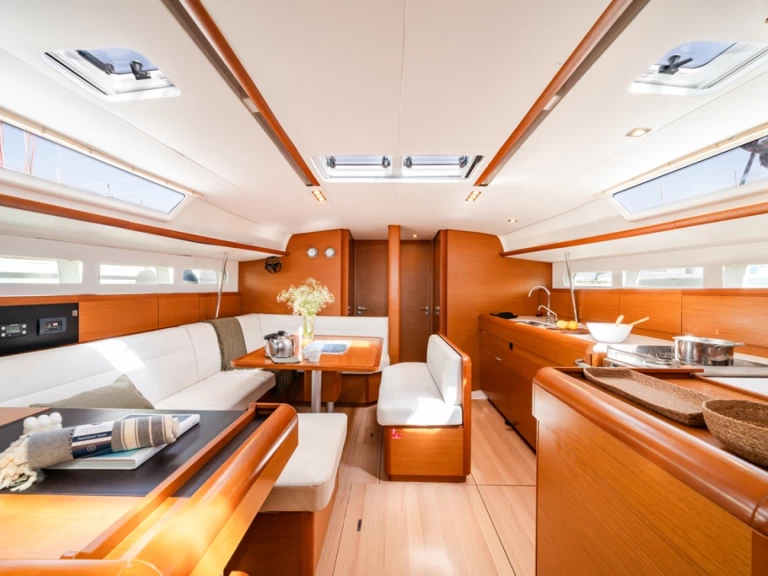 Huur een Jeanneau Sun Odyssey 519 in Rhodes (City)