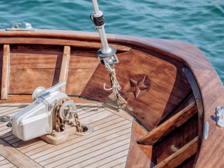 Huur een Di Pinto Sparviero in Forio