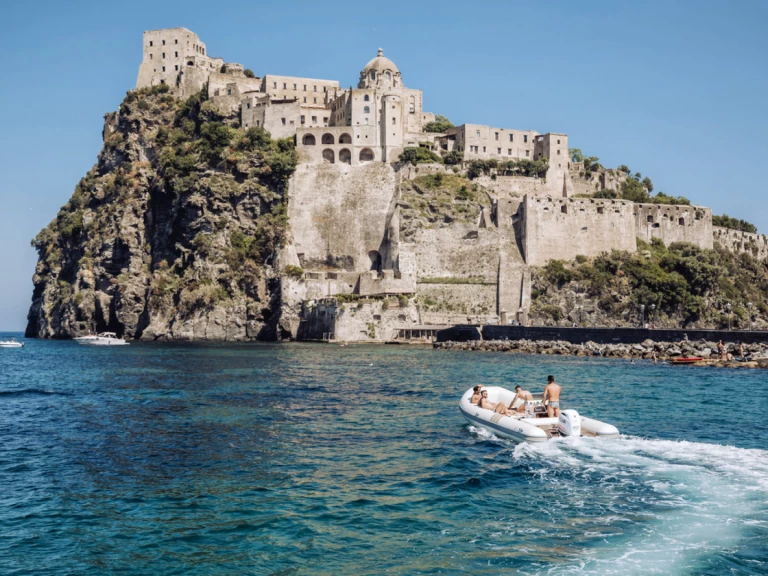 Huur een Alson 750 in Forio