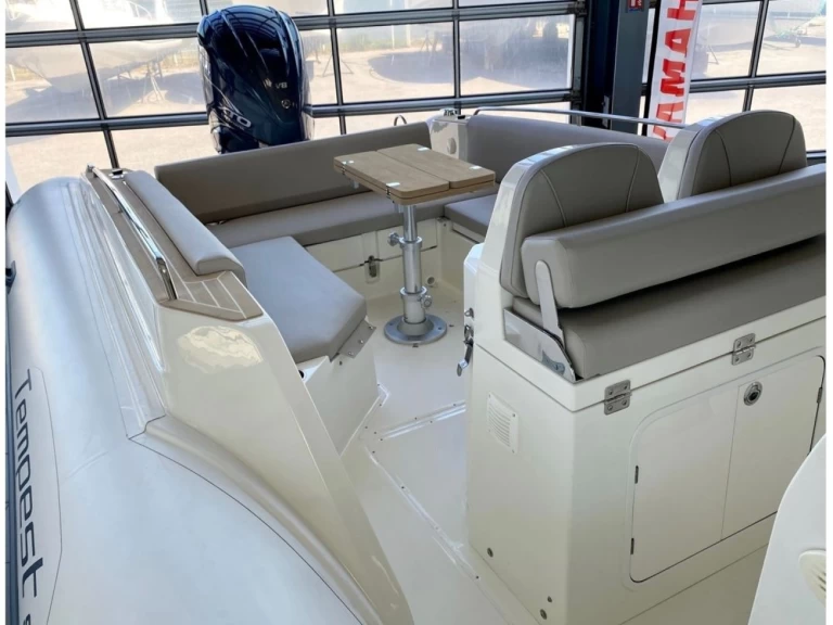 Verhuur RIB Capelli met vaarbewijs