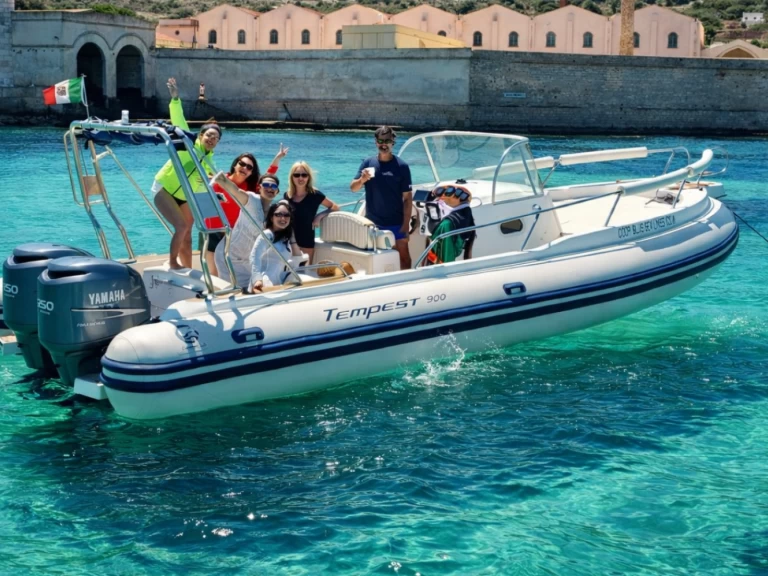 Huur een Capelli Tempest 900 WA in Trapani