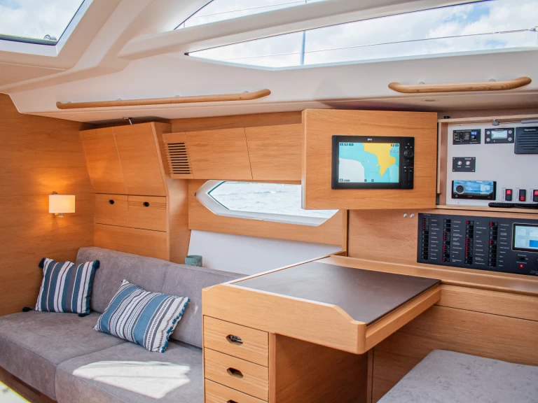 Huur een X-Yachts Xc47 in Olympic Marine