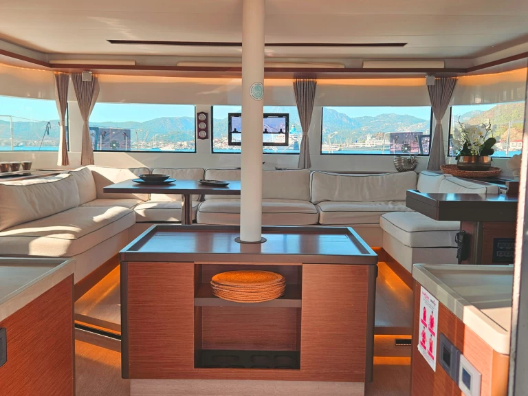 Verhuur Catamaran Lagoon met vaarbewijs