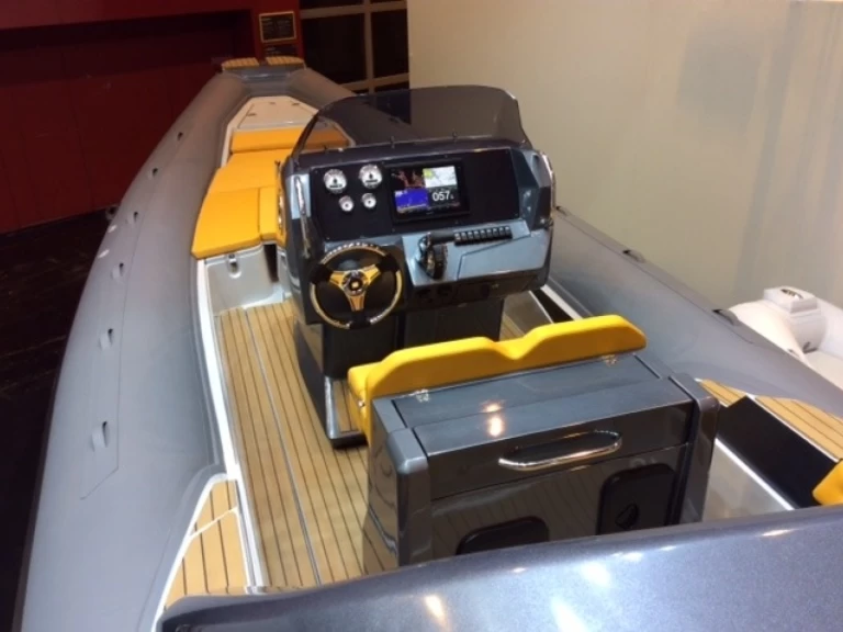 RIB te huur in Hyères voor de beste prijs