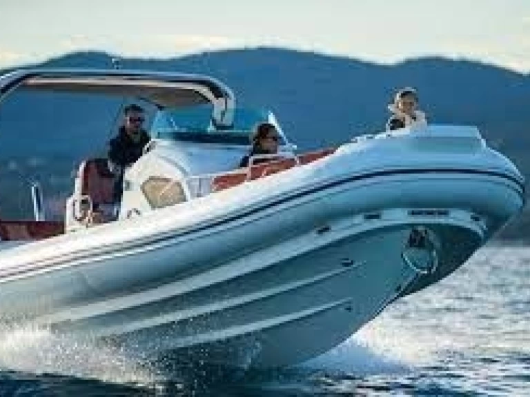 ZODIAC MILPRO MEDLINE 9 NEO te huur van particulier of professional in Hyères